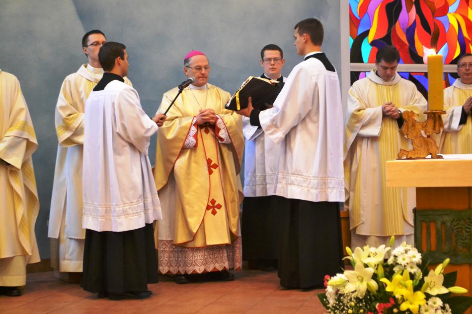 J. E. Jonas Ivanauskas vadovauja Eucharistijos šventimui