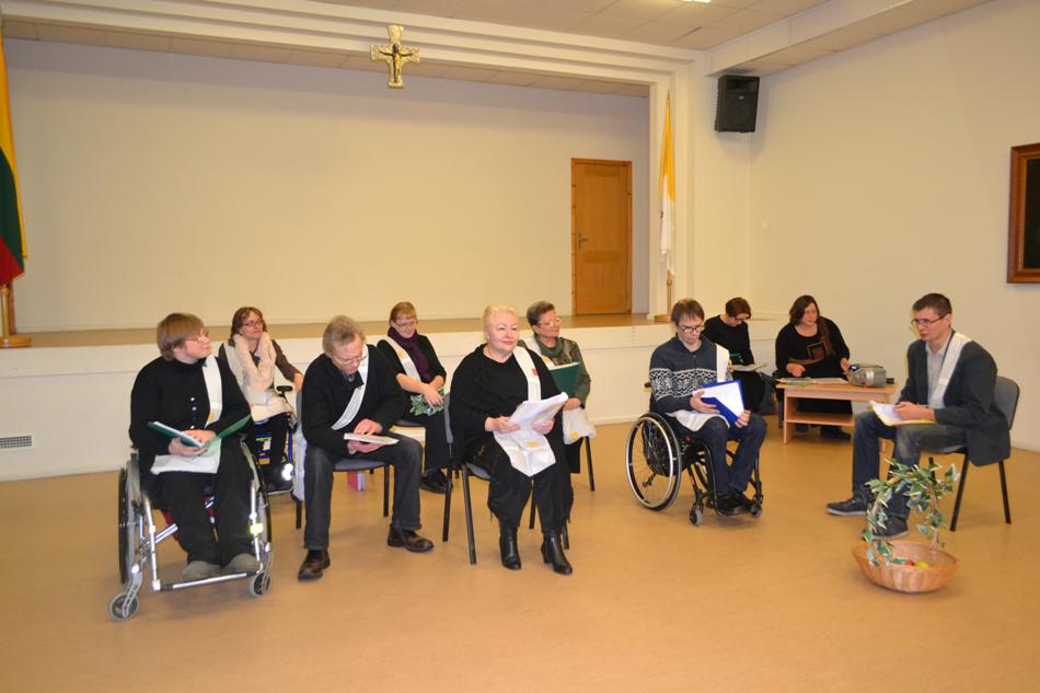  Vilniaus neįgaliųjų dienos centro „Gyvojo skaitymo teatro” grupės vaidinimas 