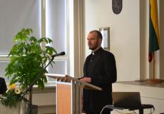Susirinkusius svečius sveikina Vilniaus šv. Juozapo kunigų seminarijos rektorius kun. lic. Žydrūnas Vabuolas